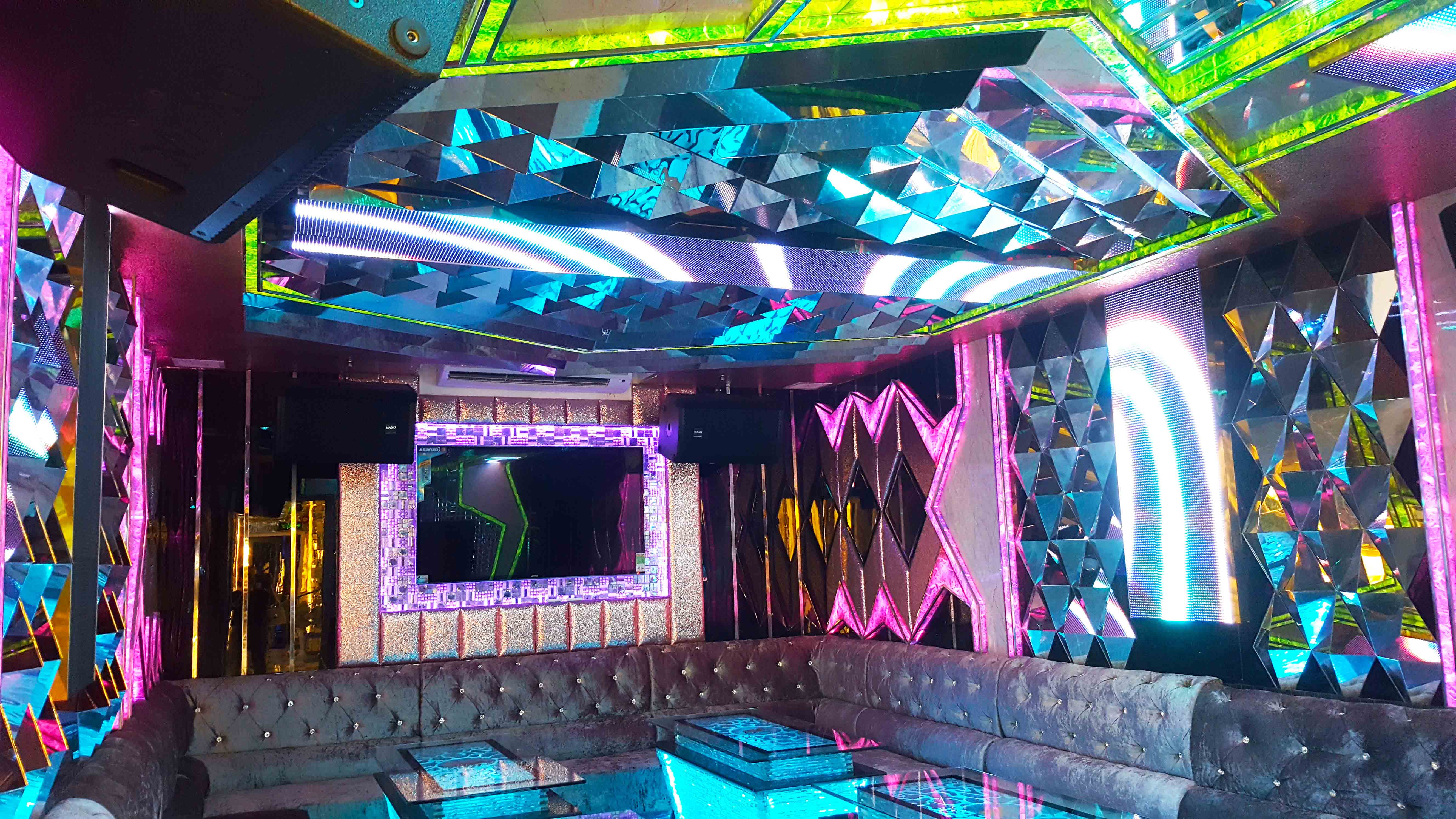 Hình thi công phòng karaoke hiện đại 8 Hình thi công phòng karaoke hiện đại 8