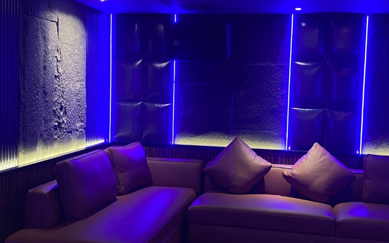 Hình ảnh thi công thực tế phòng karaoke gia đình Hình ảnh thi công thực tế phòng karaoke gia đình