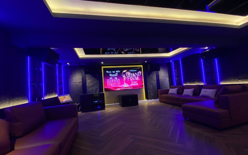 Hình ảnh thi công thực tế phòng karaoke gia đình Hình ảnh thi công thực tế phòng karaoke gia đình